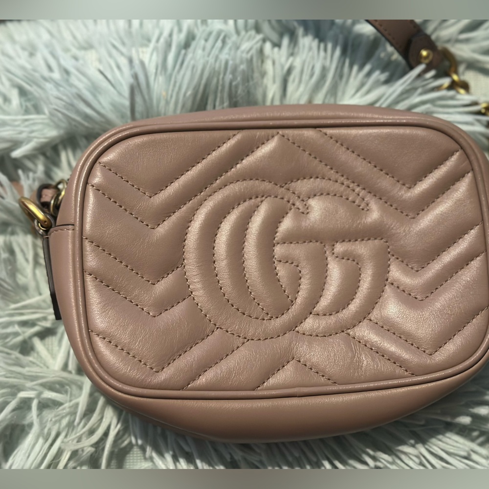 Gucci GG Marmont Mini Matelasse Leather Crossbody in Dusty Pink - Picture 2 of 13
